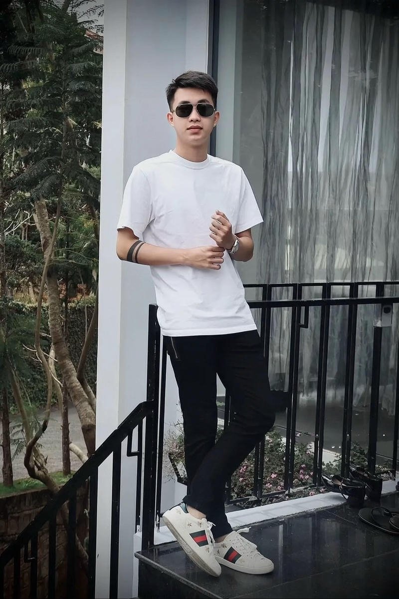 Outfit áo phông rộng phong cách boy phố trẻ