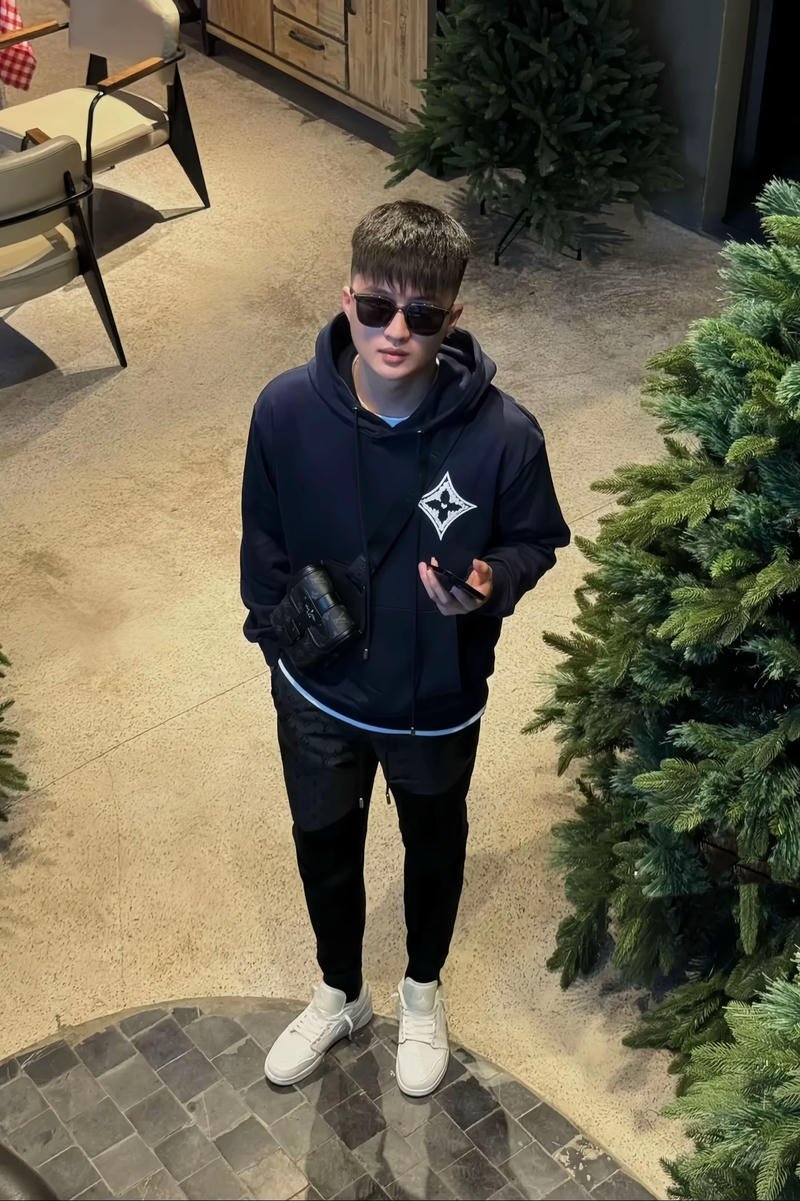 Outfit đường phố tối màu đúng chất boy phố