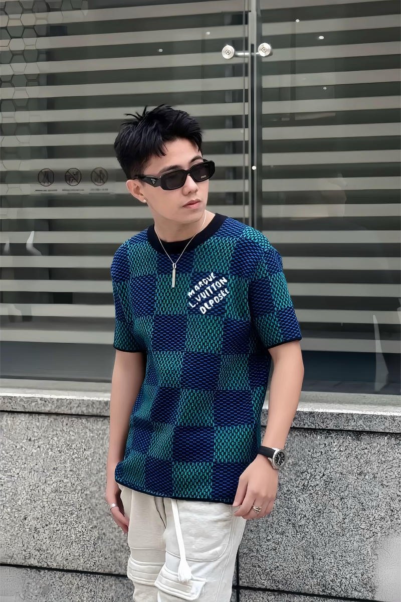 Outfit hoodie đen mang nét đặc trưng boy phố