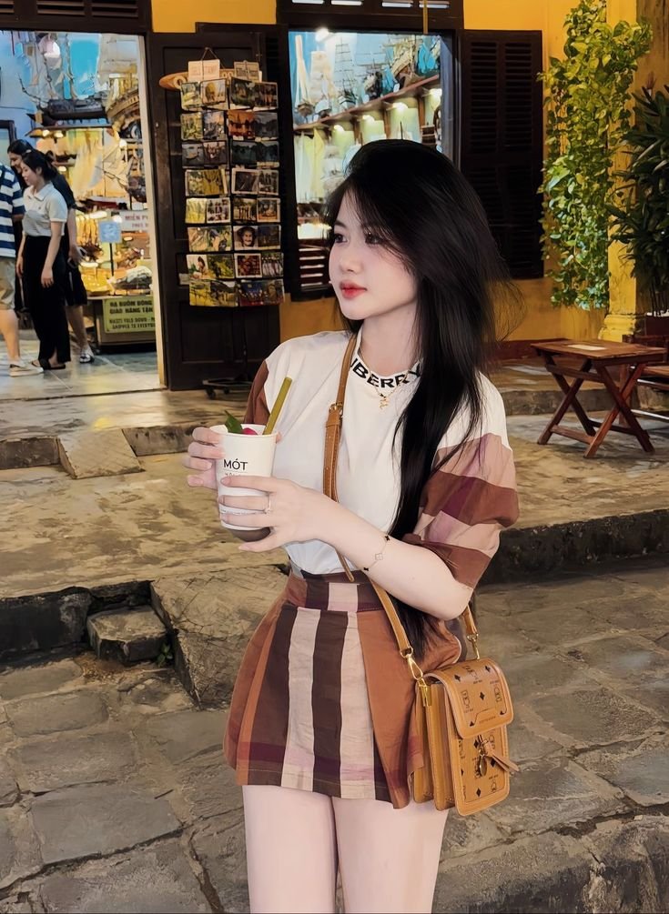 Phạm Tú Biên Tập Viên