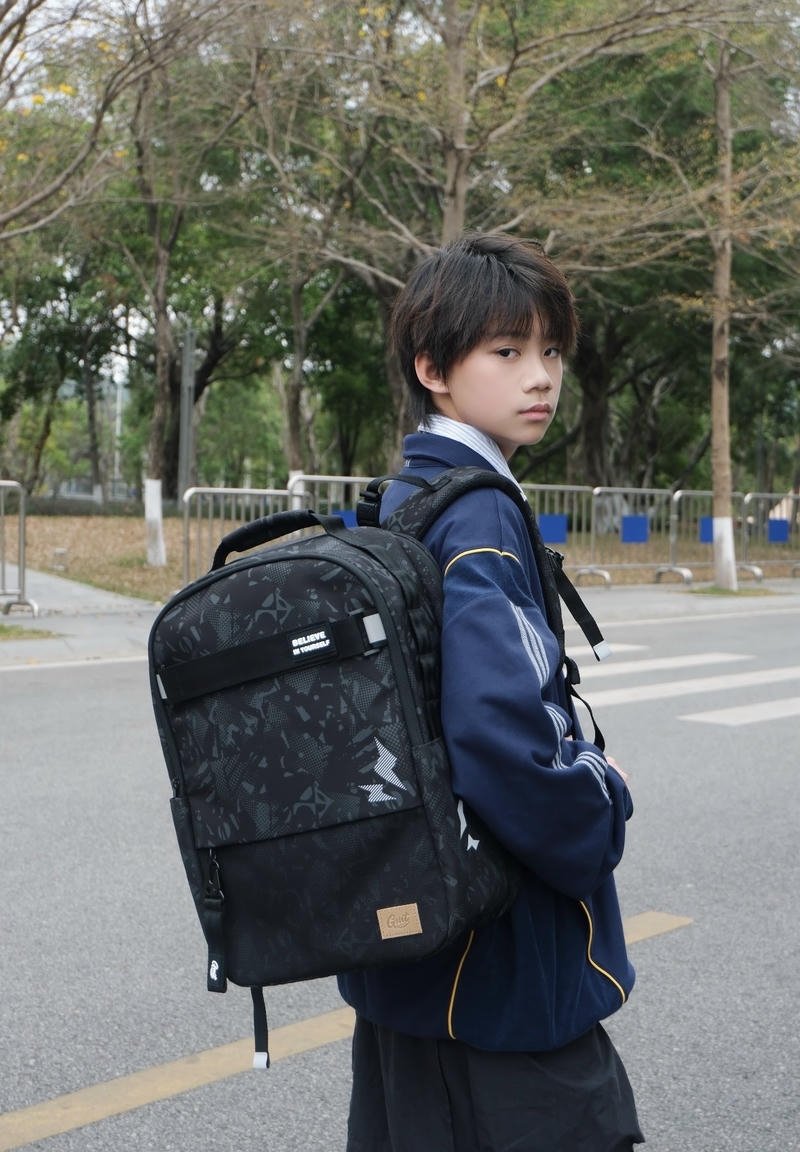 Phong cách đời thường làm ảnh trai k10 gần gũi hơn