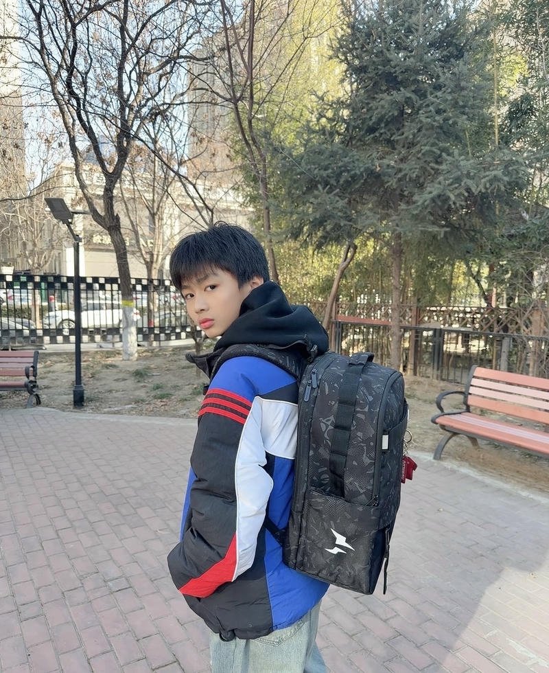 Phong cách năng động thể hiện qua ảnh trai k10 hiện đại