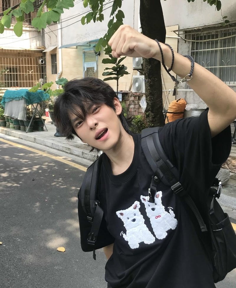 Phong cách năng động xuất hiện trong ảnh trai đẹp K7