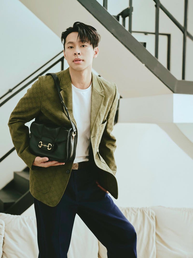 Phong cách thời trang cá tính của HURRYKNG trong ảnh nền