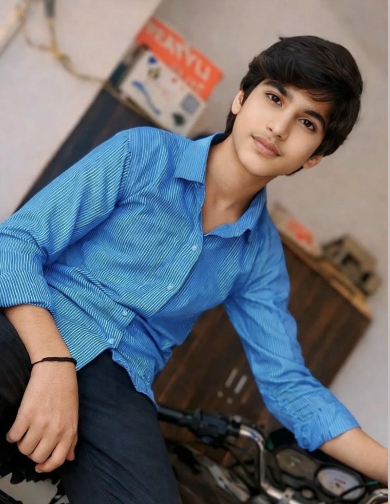 Phong cách thời trang trẻ của trai ấn độ đẹp