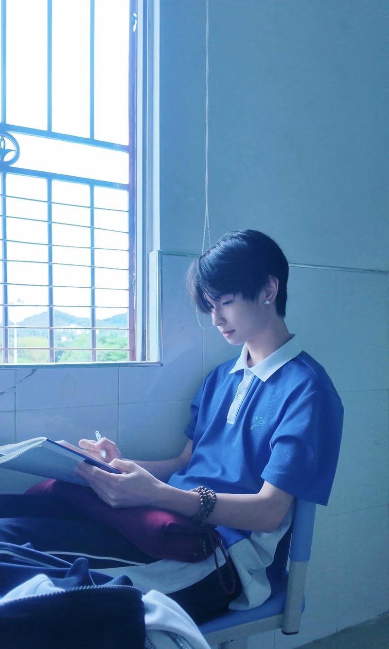 Phong cách trẻ trung làm ảnh trai k10 nổi bật hơn