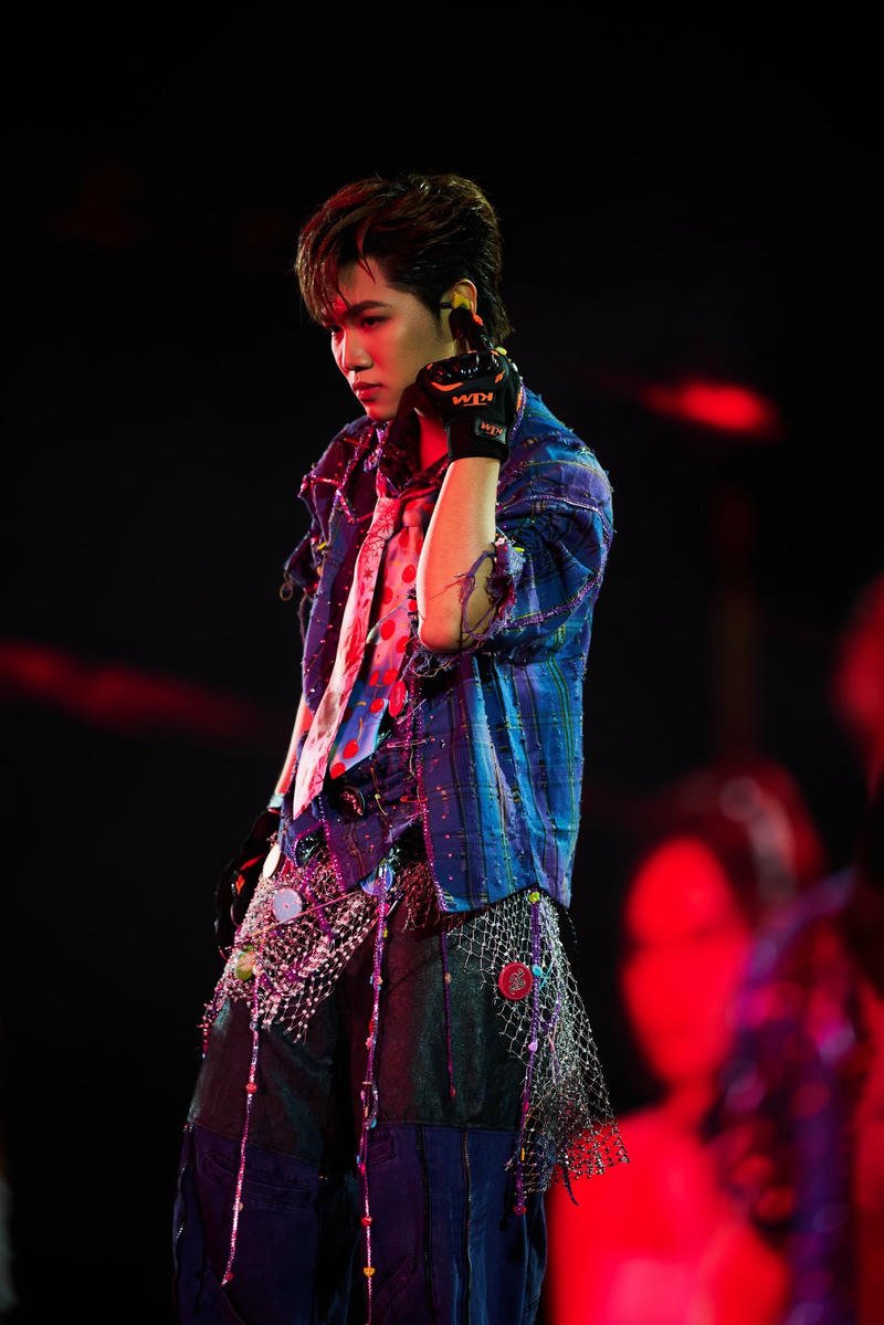 Phong cách trẻ trung xuất hiện trong hình nền Captain Boy đẹp