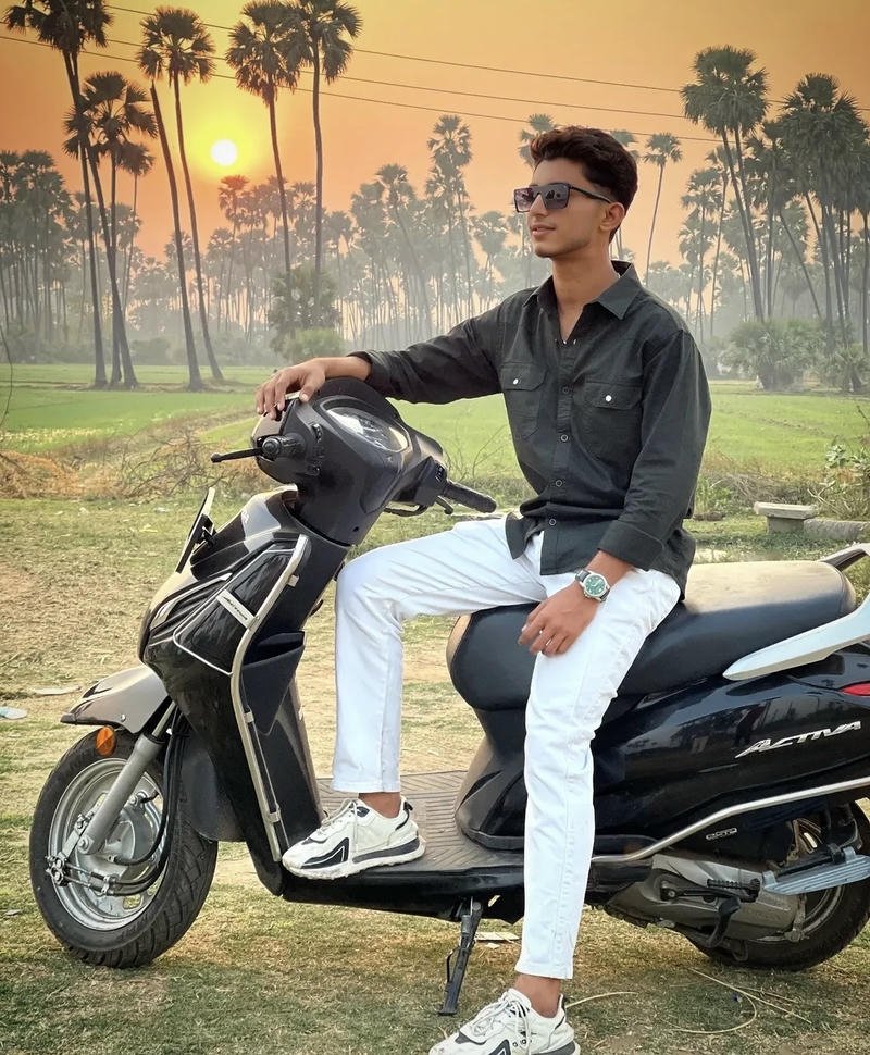 Phong thái tự tin của chàng ảnh trai ấn độ