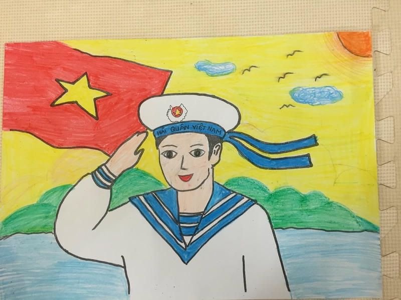 Tác phẩm tranh vẽ chú bộ đội với lá cờ đỏ