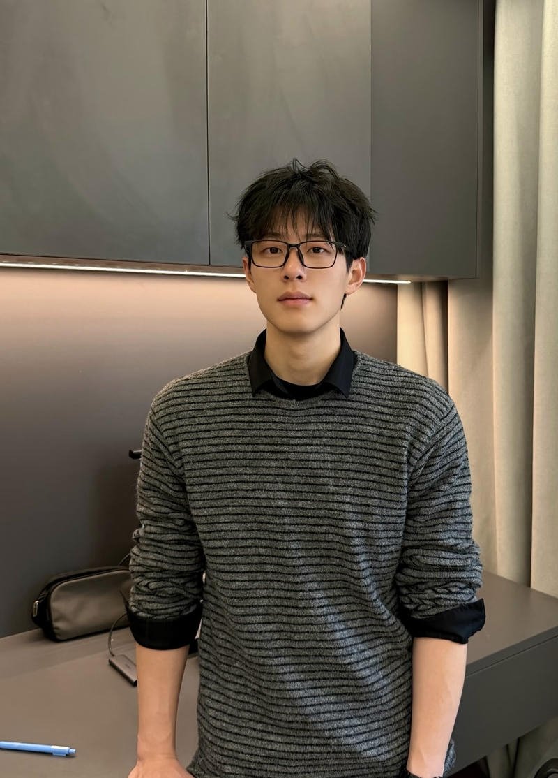 Thần sắc trẻ trung nổi bật trong ảnh trai 2K8