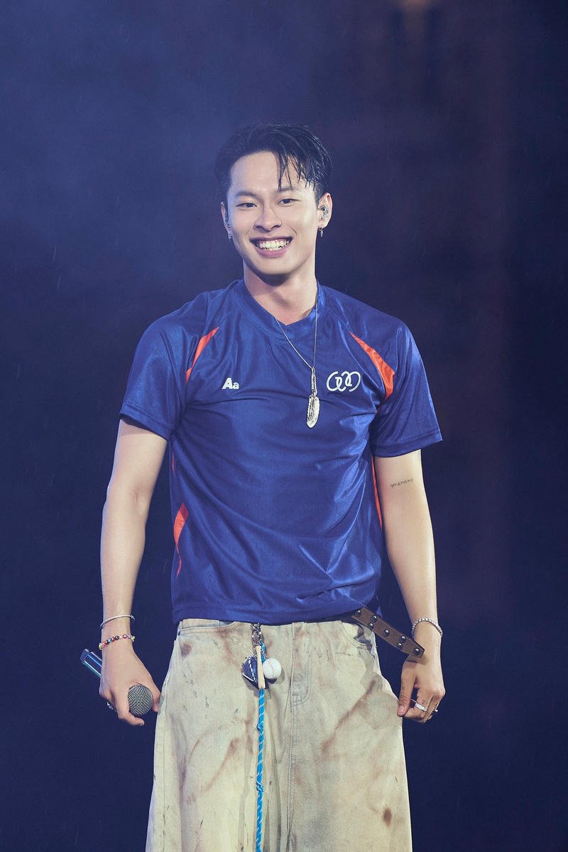 Thần thái biểu diễn nổi bật của HURRYKNG trên sân khấu