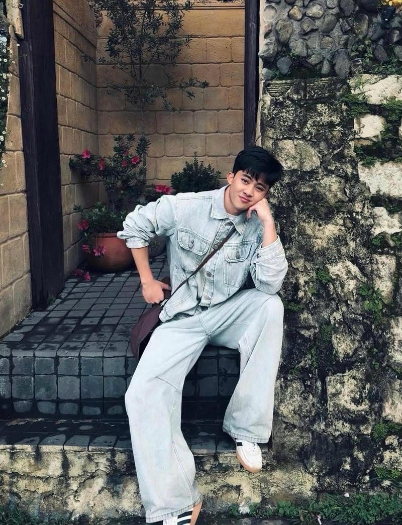 Thần thái lạnh lùng cuốn hút trai đẹp Việt Nam ngầu