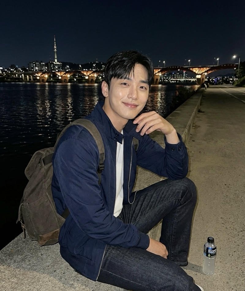 Ảnh trai Hàn Quốc dễ thương với nụ cười rạng rỡ
