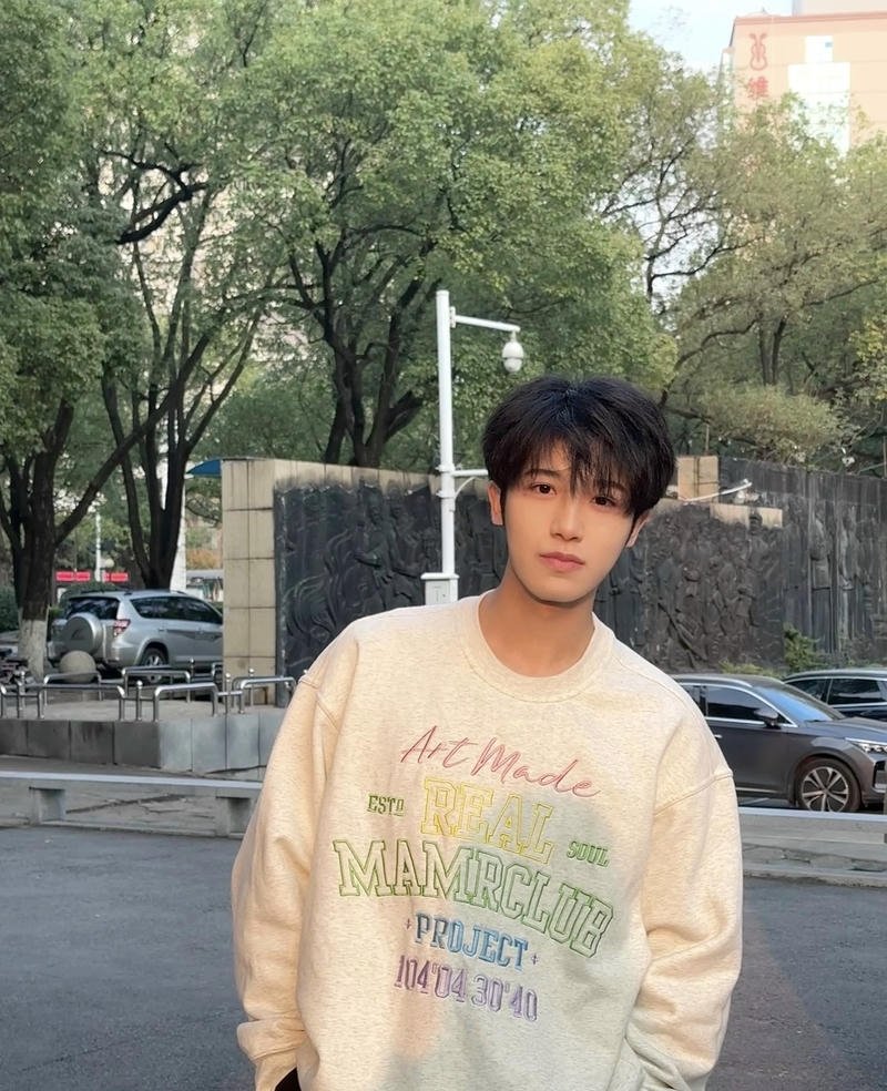 Thanh niên Trung Quốc phong cách soái ca lạnh lùng