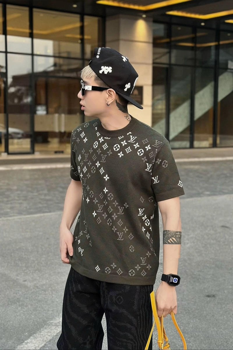 Thanh niên đội mũ lưỡi trai đậm chất boy phố