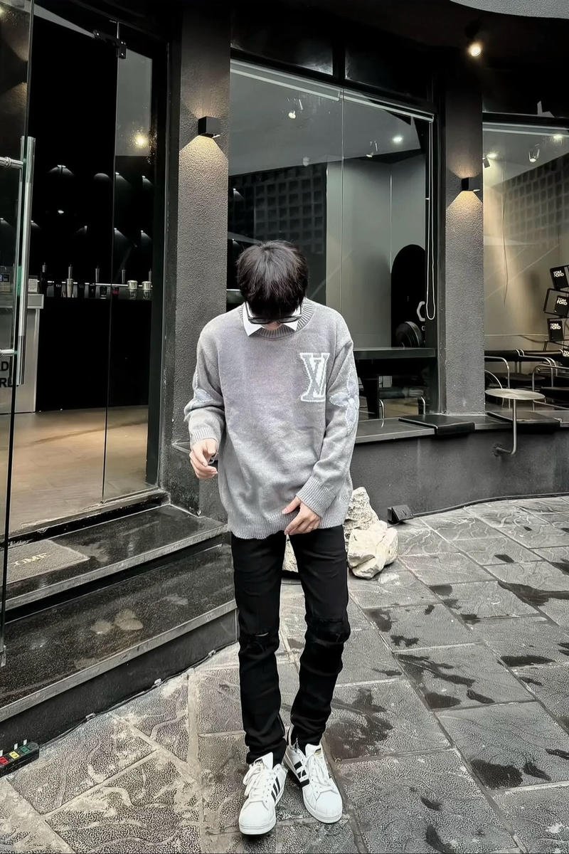 Thanh niên đứng góc phố với phong cách boy phố