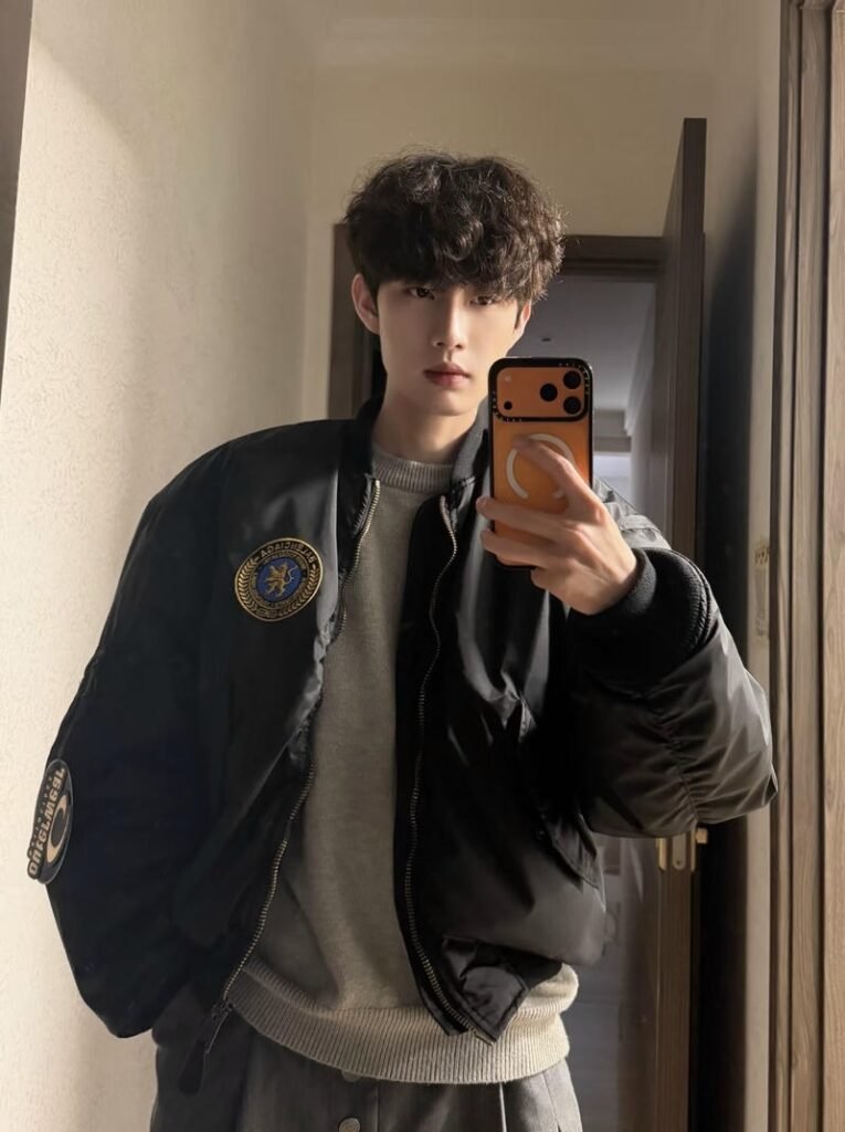 Thanh thiếu niên biểu cảm tự nhiên ảnh trai 2K8