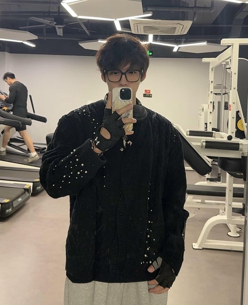 Thiếu niên với kiểu tóc gọn gàng 2K8