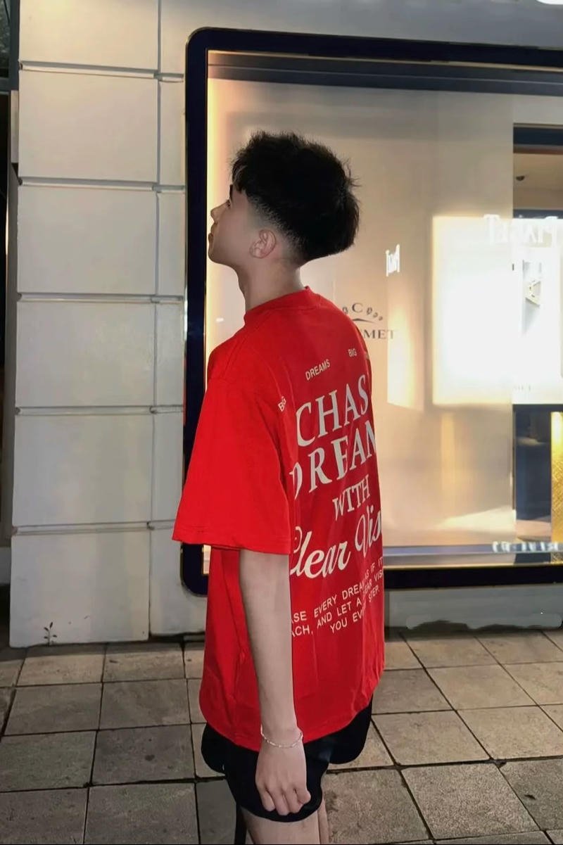 Trang phục hoodie rộng tạo vibe boy phố cá tính