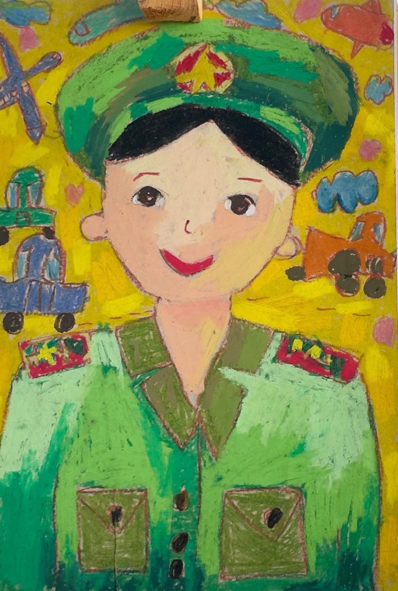 Tranh vẽ chú bộ đội giúp dân gặt lúa ngoài đồng