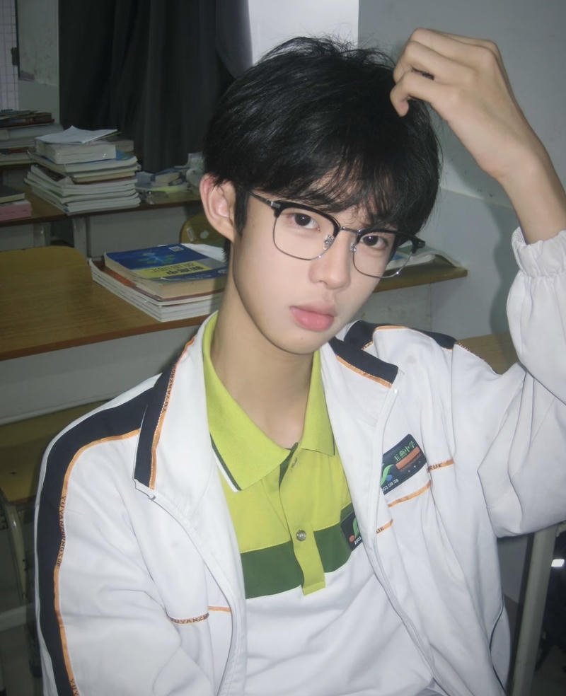 Vẻ năng động thể hiện rõ trong ảnh trai k10 hiện đại