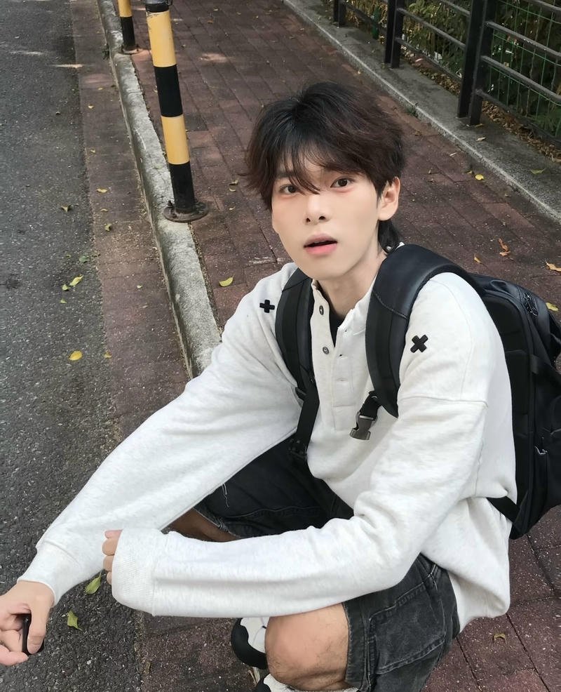 Vẻ ngoài cuốn hút của chàng trai K12 tuổi teen