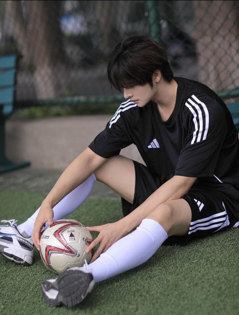 Vẻ ngoài gọn gàng trong ảnh trai đá bóng rất ấn tượng
