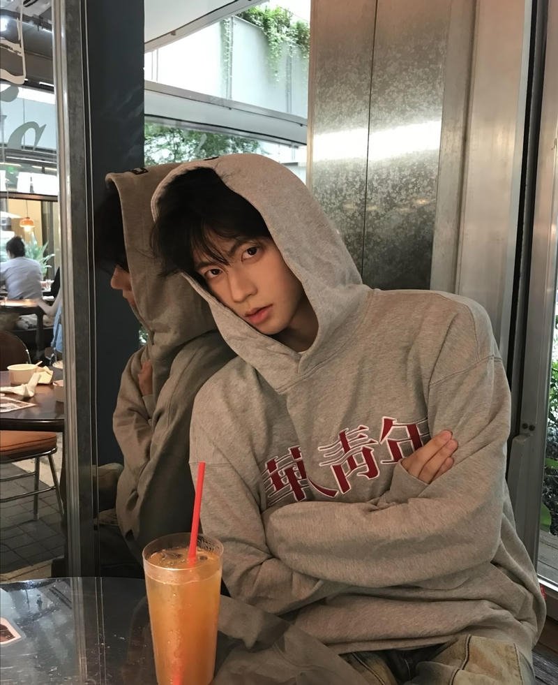 Vẻ ngoài khỏe khoắn của trai trẻ K11