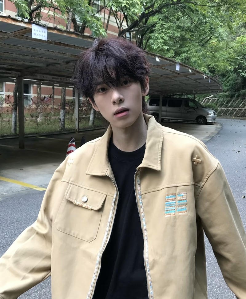 Vẻ ngoài năng động của chàng trai K11