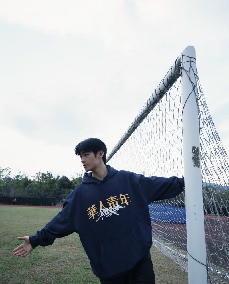 Vẻ ngoài sáng trong ảnh trai đá bóng đầy sức hút