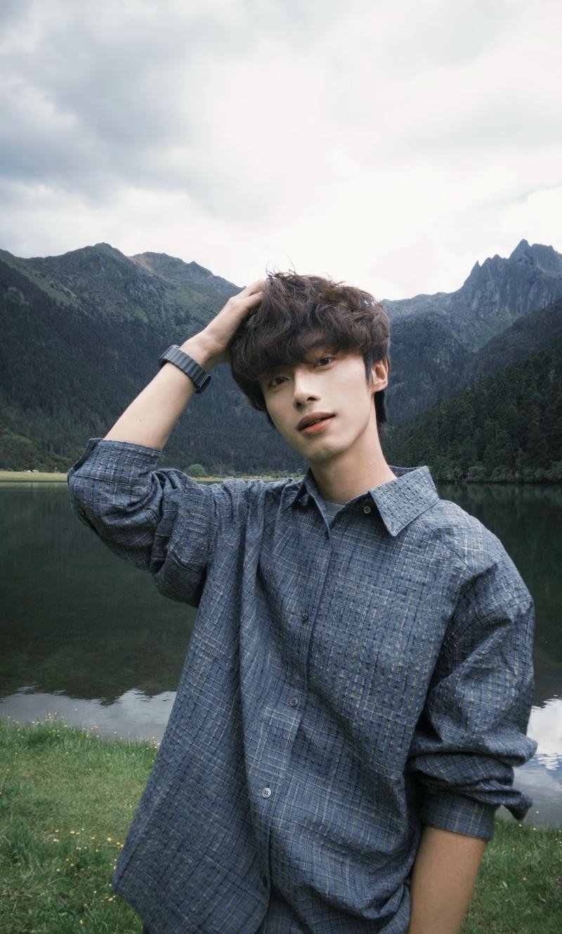 Vẻ ngoài thư sinh của chàng trai K12