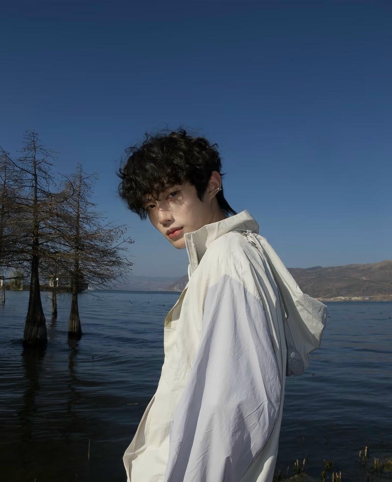 Vẻ ngoài trẻ trung trong bộ ảnh trai K12