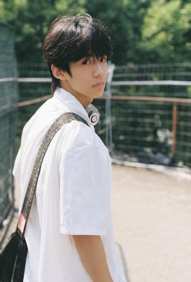 Vẻ tinh nghịch hiện lên trong ảnh trai k10 tự nhiên