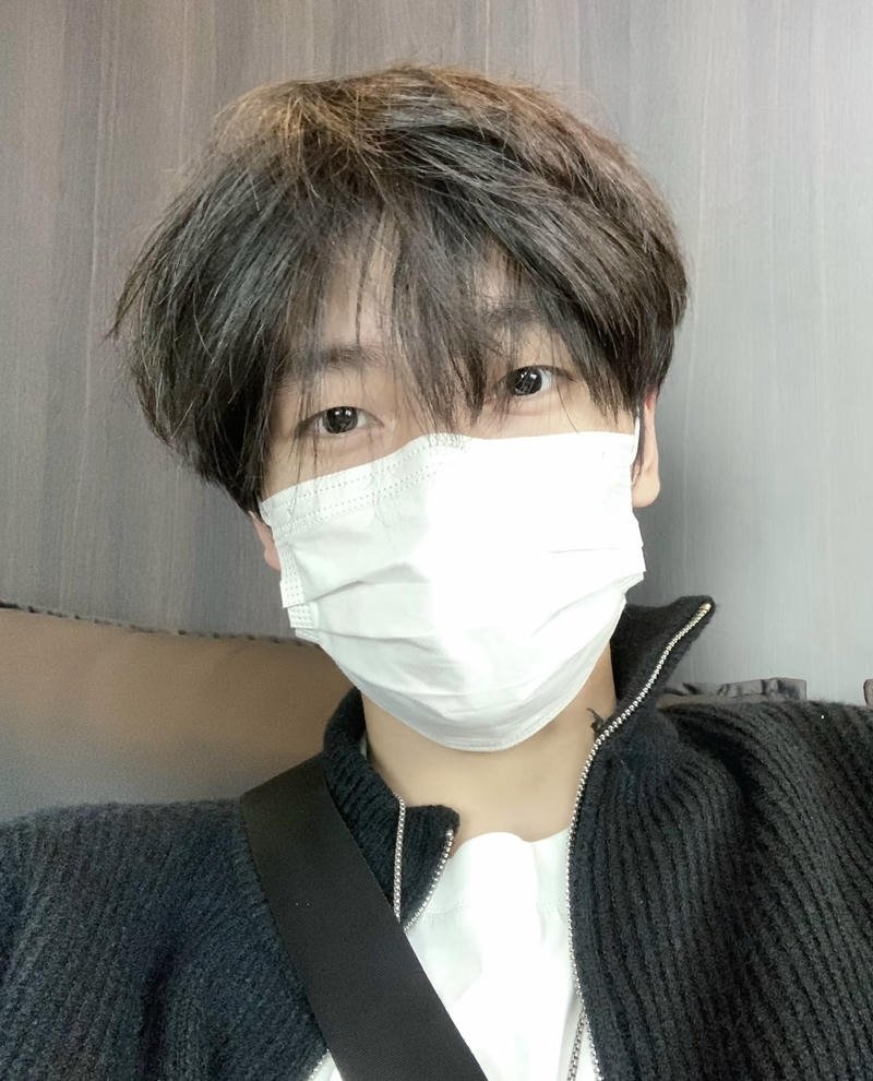 Vibe bí ẩn ánh nhìn sắc lạnh cùng khẩu trang