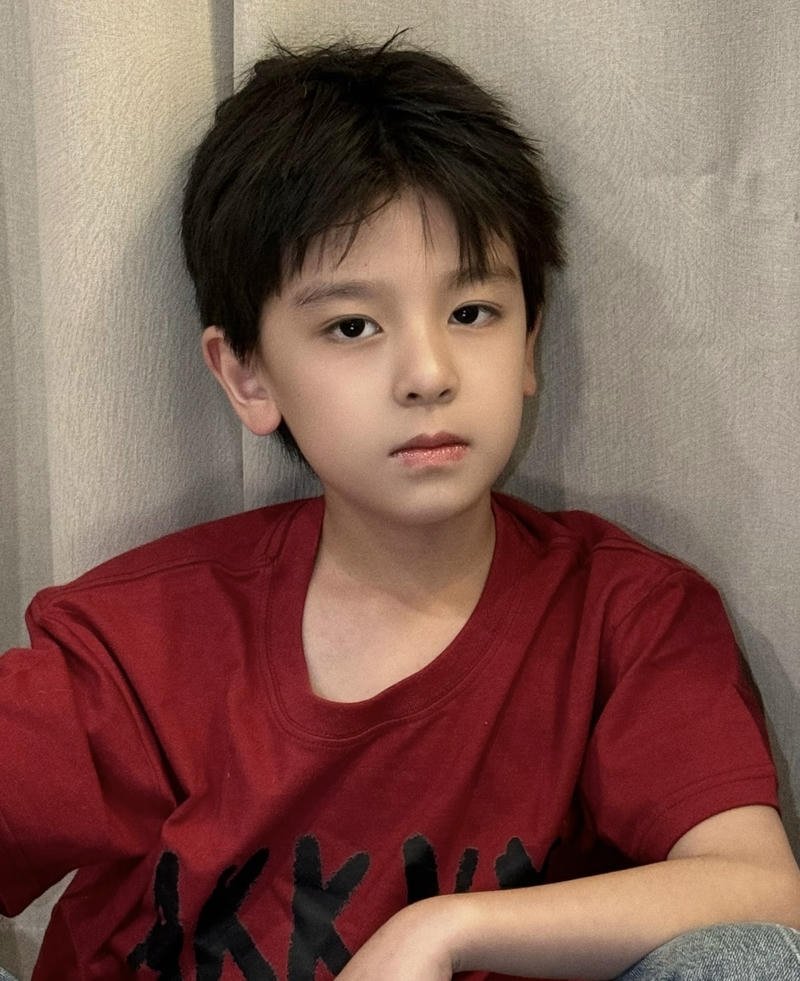 Vibe trẻ trung lan tỏa trong ảnh trai đẹp 2k13 năng động