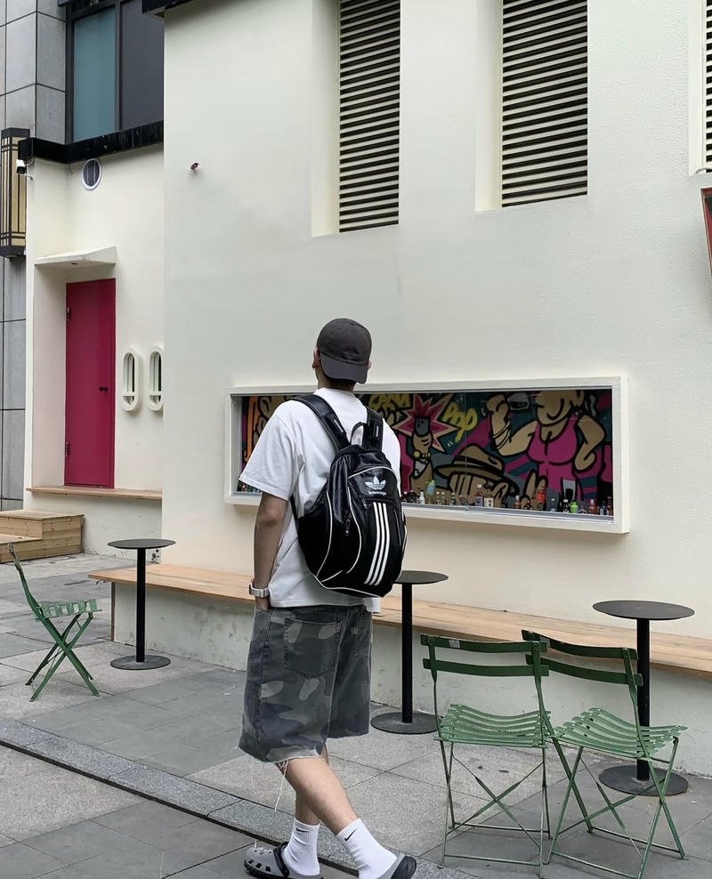 Vóc dáng vững vàng trong ảnh nam chụp sau lưng ấn tượng