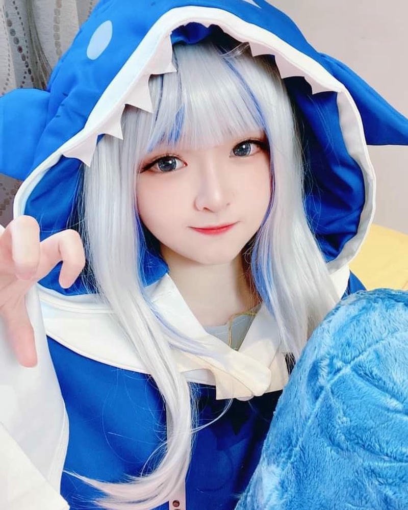 Yaoyaoqwq Gawr Gura cosplay ảnh thần thái vui vẻ đầy sức hút