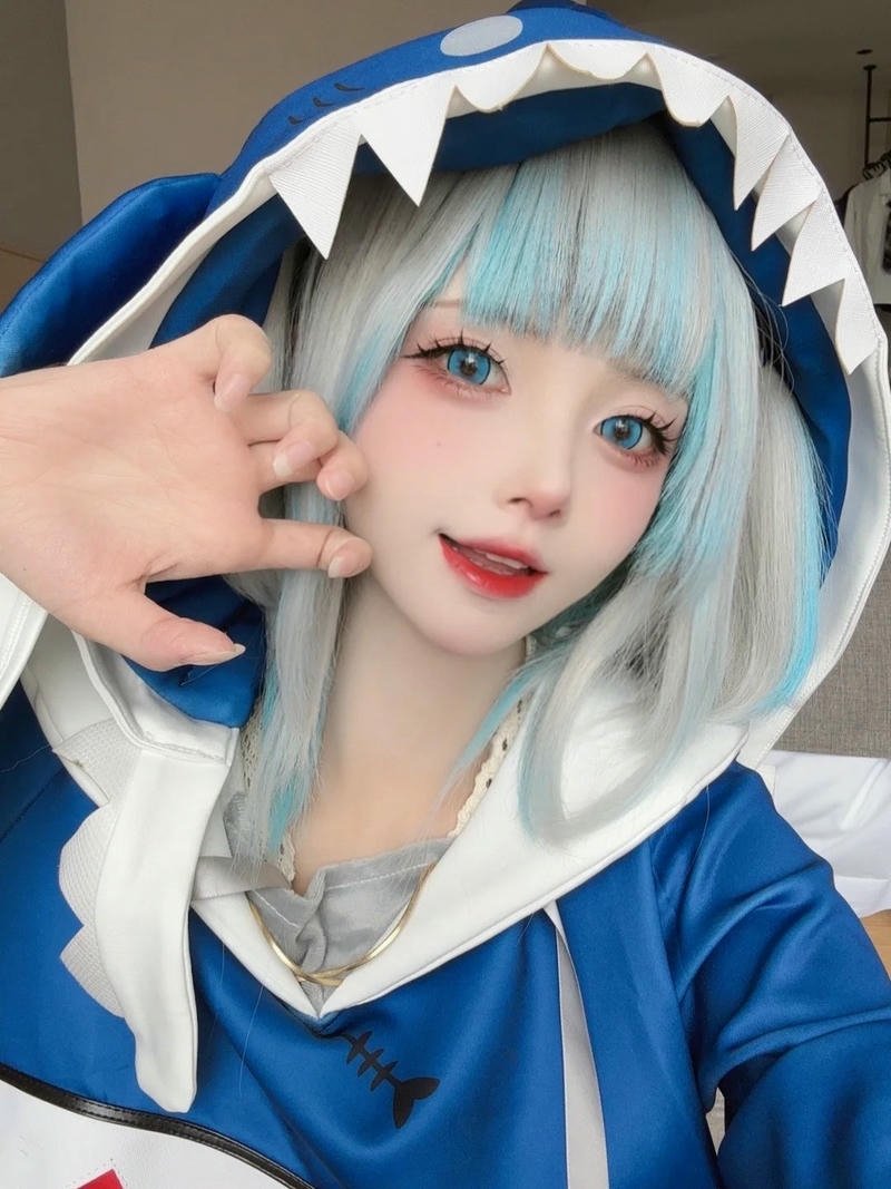 Yaoyaoqwq Gawr Gura cosplay hình thần sắc cuốn hút với vẻ đáng yêu