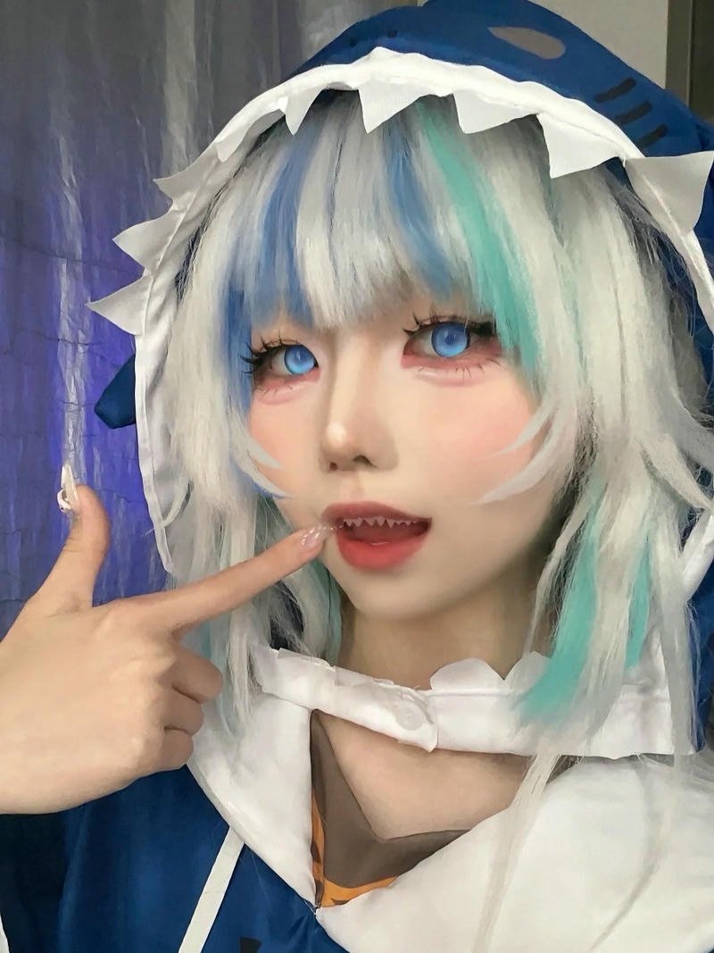 Yaoyaoqwq Gawr Gura cosplay tạo dáng linh hoạt đầy sức hút riêng