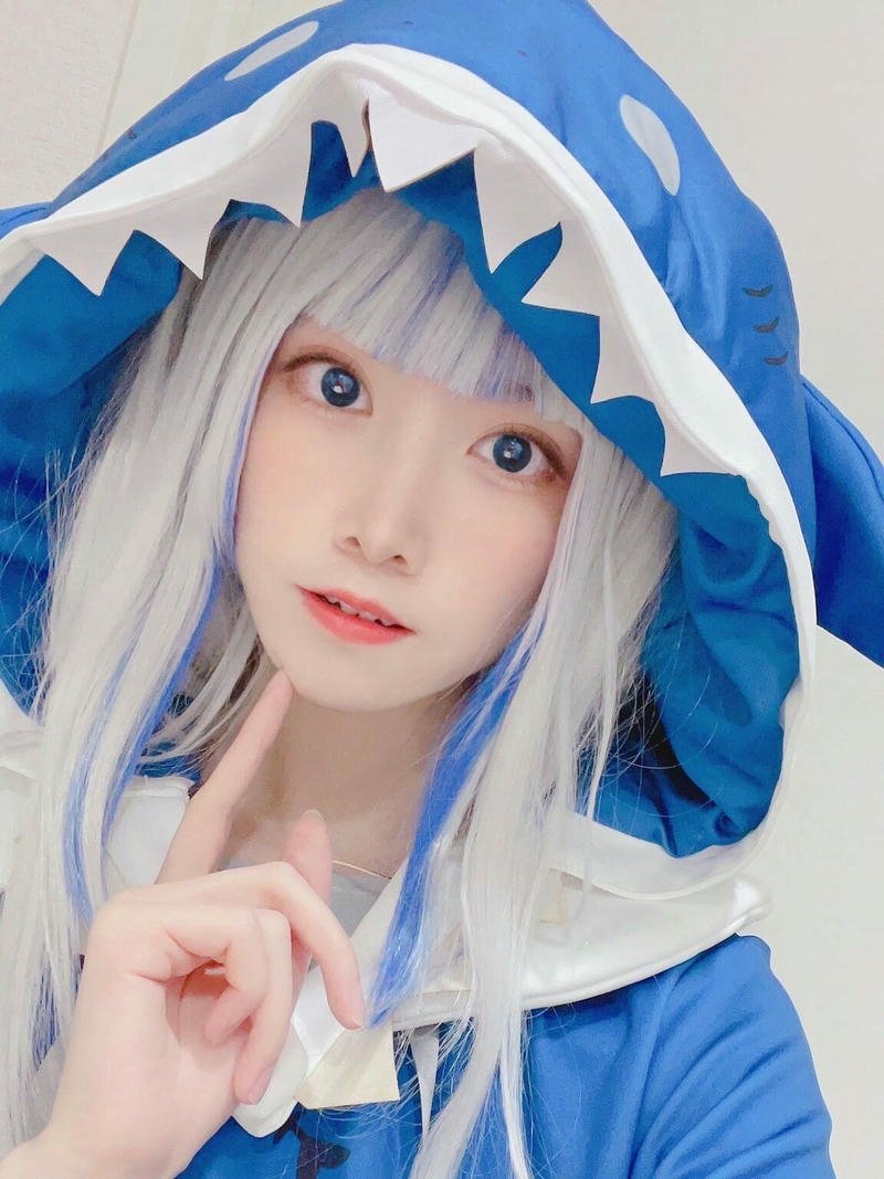 Yaoyaoqwq Gawr Gura cosplay tạo hình ấn tượng phong cách dễ thương