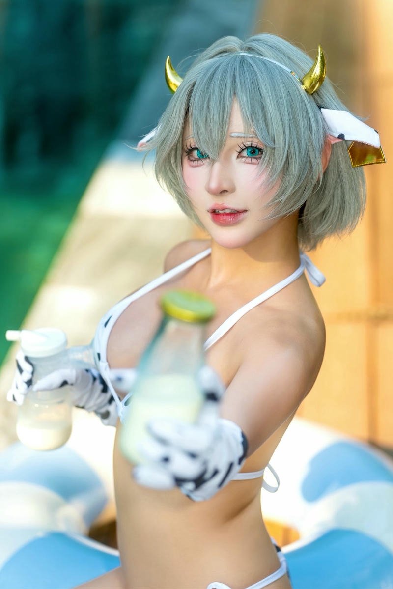 Yuumeilyn cosplay cử chỉ tinh tế đầy biểu cảm