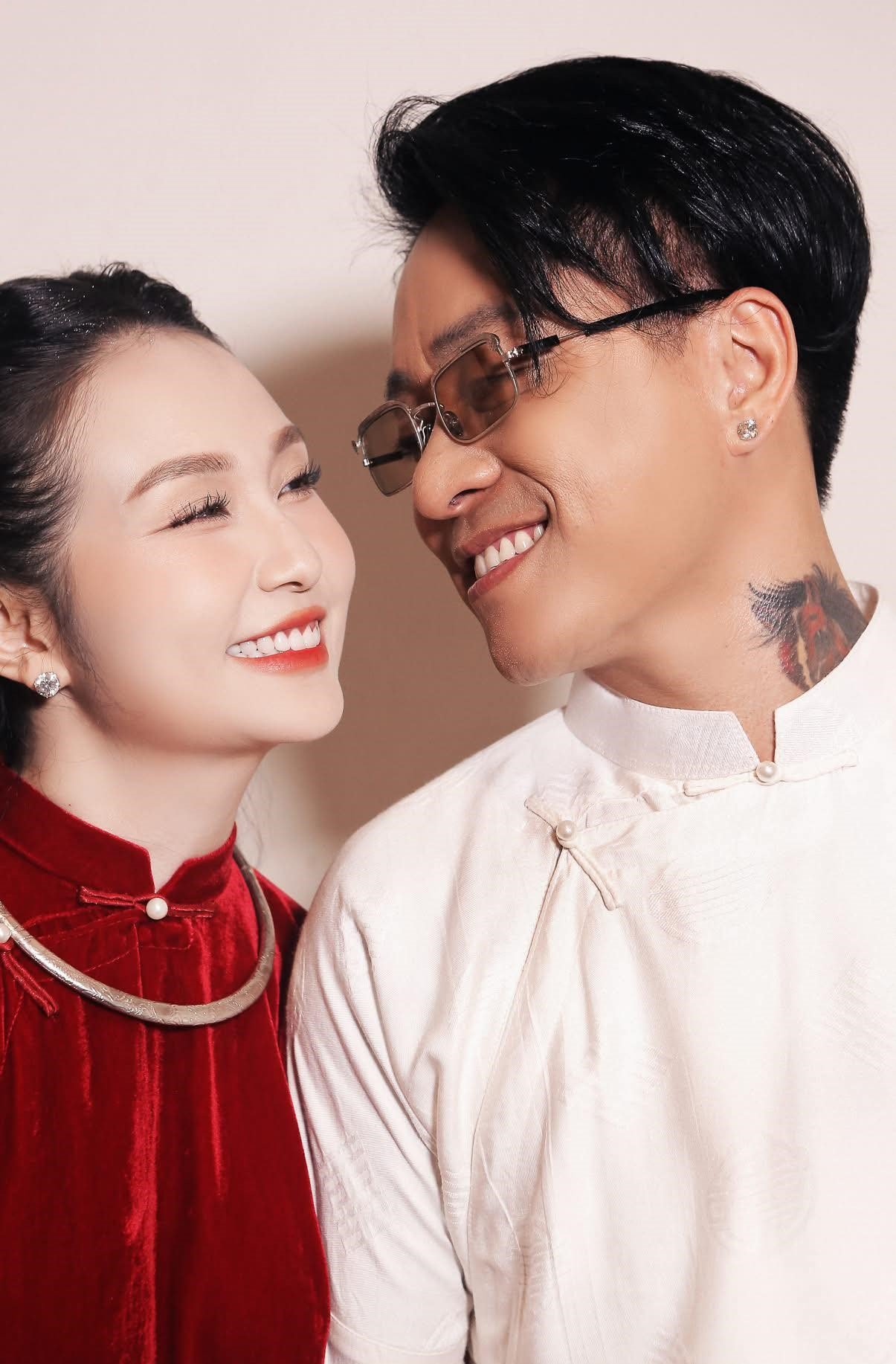 Ảnh chân dung nghệ sĩ Tuấn Hưng dùng làm nền đẹp