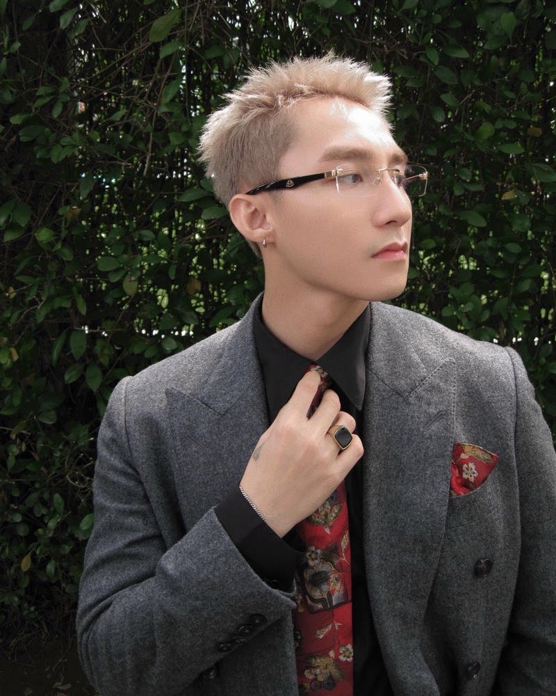 Ánh mắt cuốn hút Sơn Tùng MTP trong ảnh nền