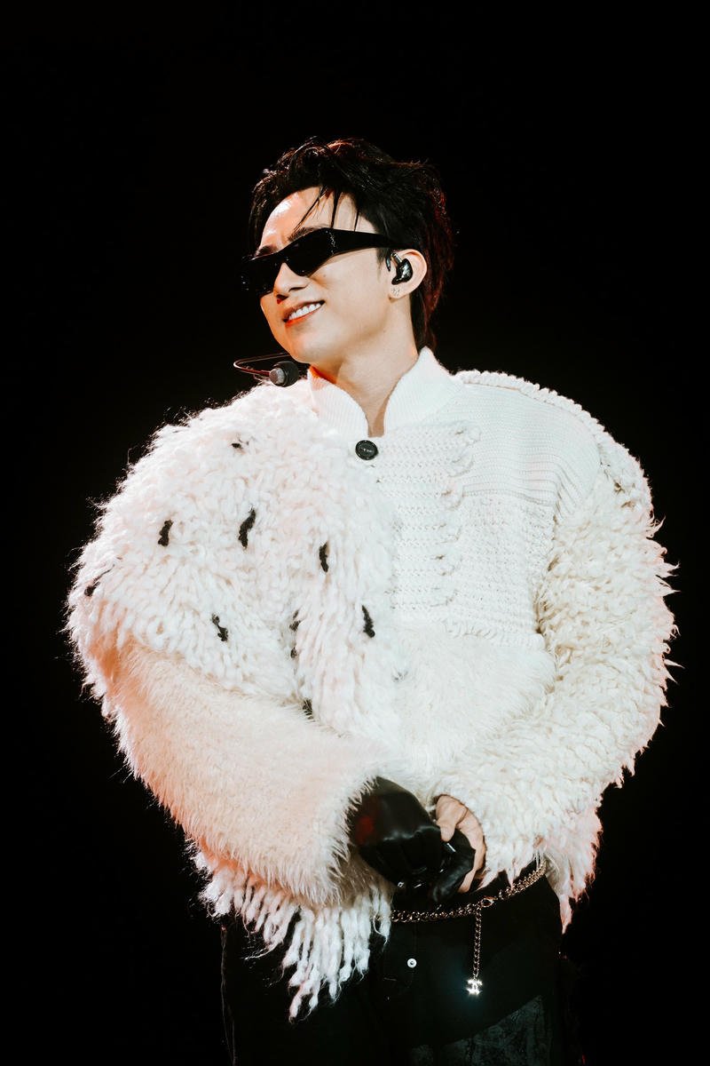 Ánh mắt cuốn hút của Soobin Hoàng Sơn làm hình nền