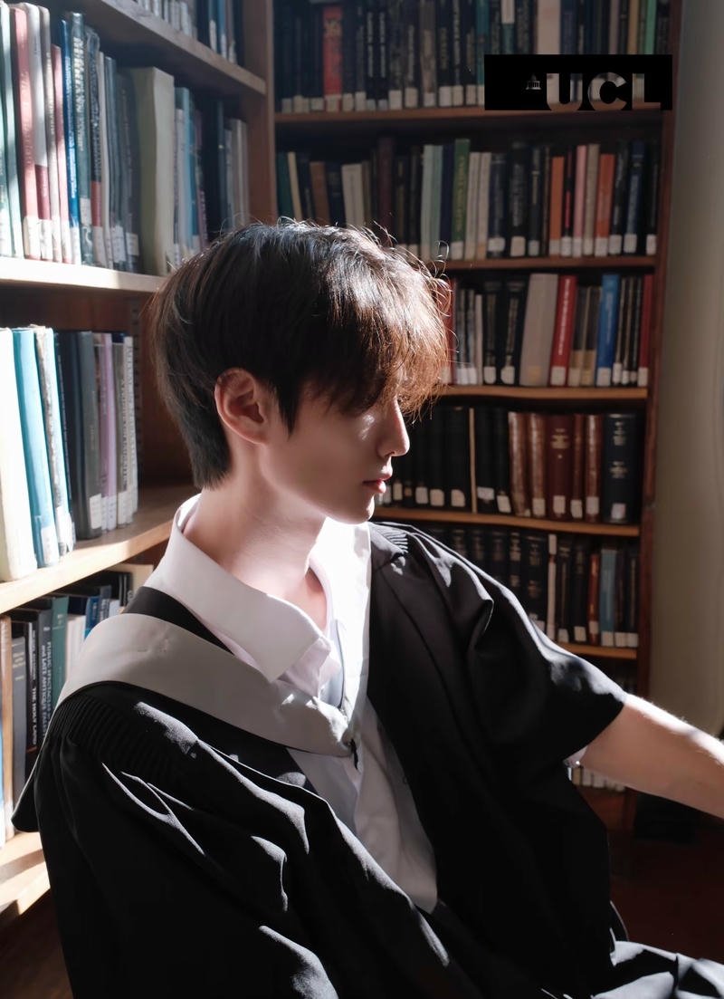 Ánh mắt nổi bật học sinh nam hình nền đẹp