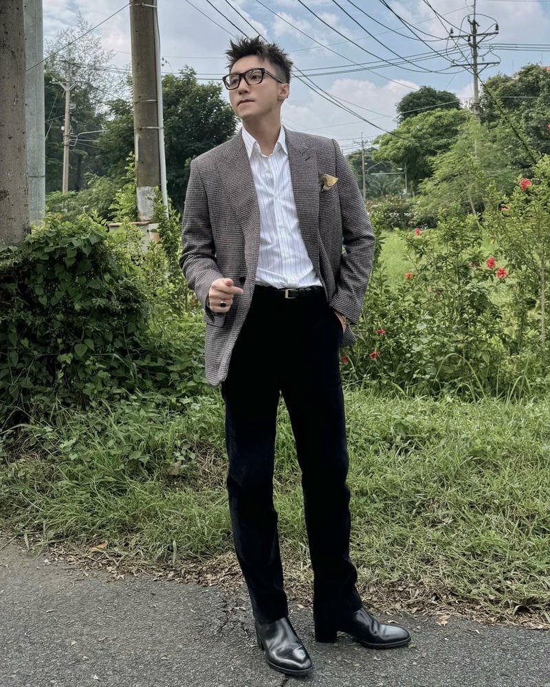 Ánh mắt sâu Sơn Tùng MTP trong hình nền