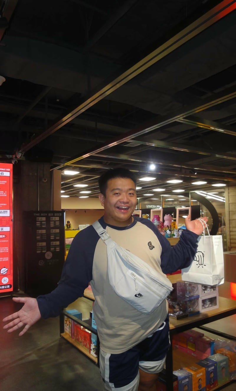 Ánh mắt trung tính nam kém sắc hình nền