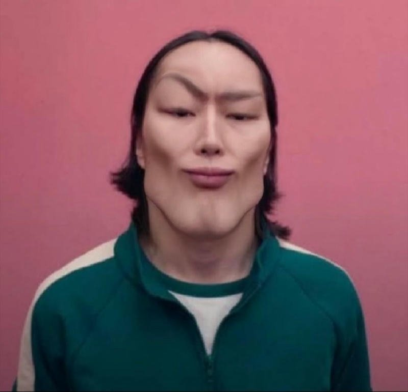 Ảnh meme Squid Game gương mặt góc cạnh