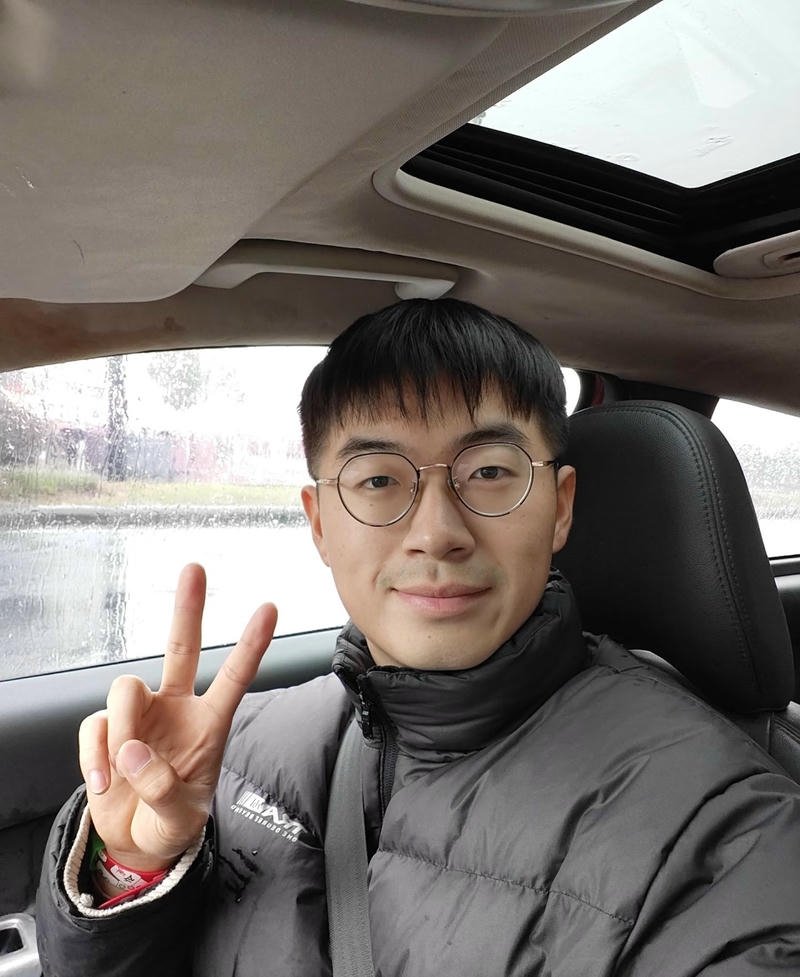 Ánh nhìn bình thản nam kém thu hút ảnh nền