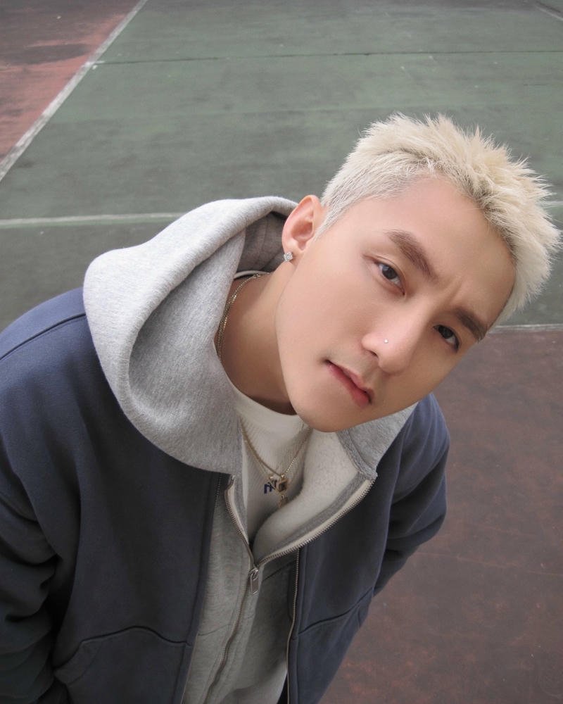 Ánh nhìn lạnh lùng Sơn Tùng MTP trong ảnh